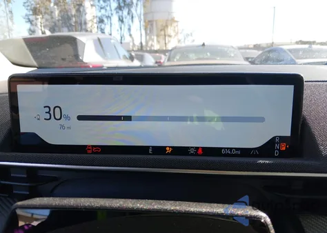 2025 Ford Mustang Mach-E Select z USA, uszkodzony, nr VIN 3FMTK1R49SMA47459